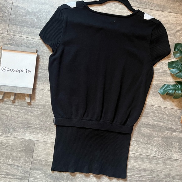 Questions by say what diamond patterned belted sweater top. Size M - Picture 5 of 8